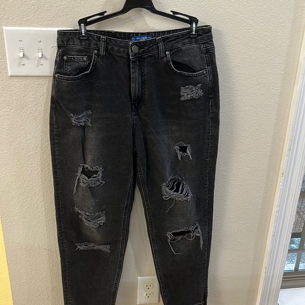 Pull & Bear Black Distressed Jeans